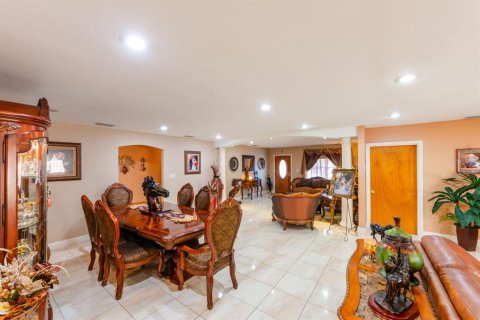 Casa en venta en Tampa, Florida, 4 dormitorios, 235.51 m2 № 1377708 - foto 13