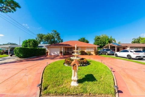 Villa ou maison à vendre à Tampa, Floride: 4 chambres, 235.51 m2 № 1377708 - photo 4