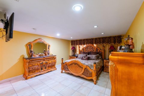 Villa ou maison à vendre à Tampa, Floride: 4 chambres, 235.51 m2 № 1377708 - photo 17