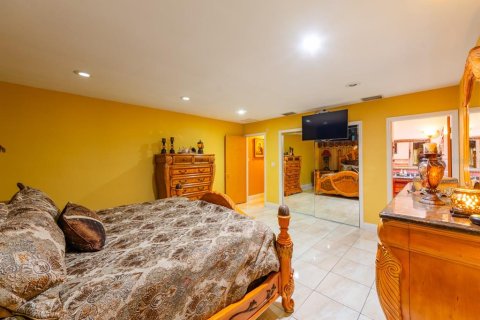 Casa en venta en Tampa, Florida, 4 dormitorios, 235.51 m2 № 1377708 - foto 18