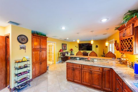 Casa en venta en Tampa, Florida, 4 dormitorios, 235.51 m2 № 1377708 - foto 30