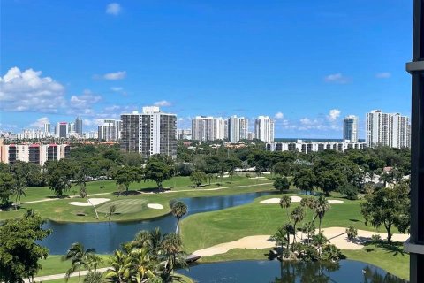 Condo in Aventura, Florida, 2 bedrooms  № 1382974 - photo 1