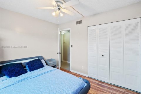 Condo in Sunrise, Florida, 2 bedrooms  № 1383008 - photo 23