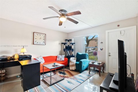 Condo in Sunrise, Florida, 2 bedrooms  № 1383008 - photo 7