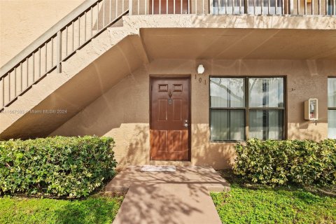 Condo in Sunrise, Florida, 2 bedrooms  № 1383008 - photo 2