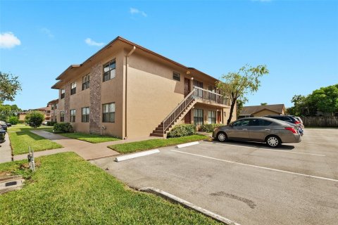 Condo in Sunrise, Florida, 2 bedrooms  № 1383008 - photo 4