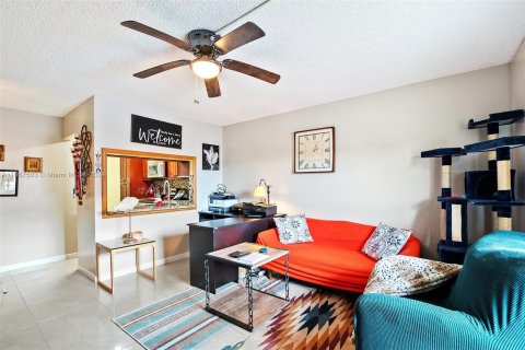 Condo in Sunrise, Florida, 2 bedrooms  № 1383008 - photo 5