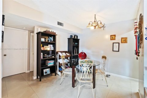 Copropriété à vendre à Sunrise, Floride: 2 chambres, 70.61 m2 № 1383008 - photo 8