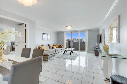 Condo in Aventura, Florida, 2 bedrooms  № 1383010 - photo 1