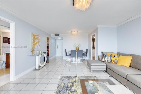 Copropriété à vendre à Aventura, Floride: 2 chambres, 99.68 m2 № 1383010 - photo 6