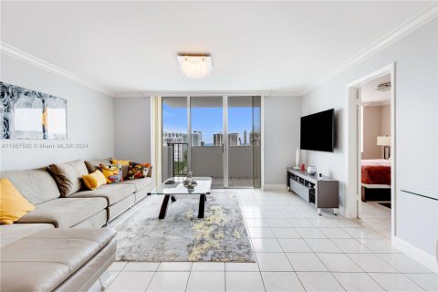 Condo in Aventura, Florida, 2 bedrooms  № 1383010 - photo 3