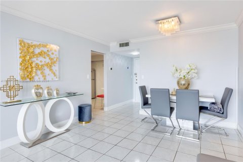 Condo in Aventura, Florida, 2 bedrooms  № 1383010 - photo 9