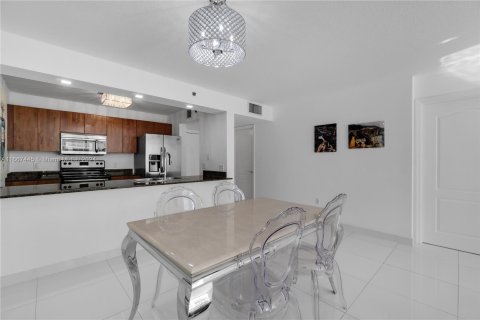 Condo in Miami, Florida, 1 bedroom  № 1383007 - photo 16