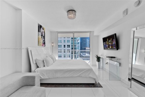 Condo in Miami, Florida, 1 bedroom  № 1383007 - photo 22