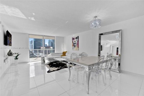 Condominio en venta en Miami, Florida, 1 dormitorio, 77.67 m2 № 1383007 - foto 14