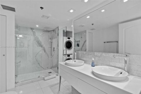 Condo in Miami, Florida, 1 bedroom  № 1383007 - photo 2