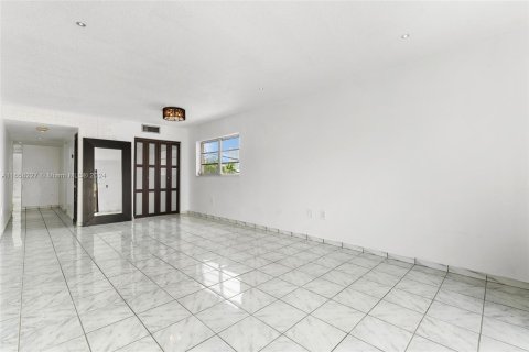 Condominio en venta en Miami Beach, Florida, 2 dormitorios, 91.04 m2 № 1362307 - foto 8