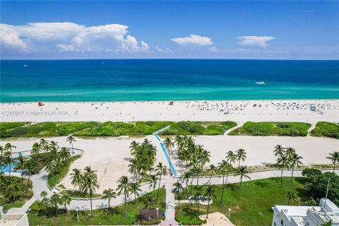 Condo in Miami Beach, Florida, 2 bedrooms  № 1362307 - photo 26