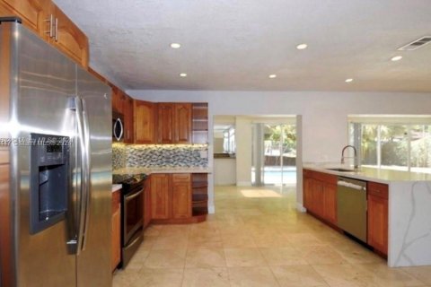 House in Miami, Florida 5 bedrooms, 276.85 sq.m. № 1364822 - photo 12