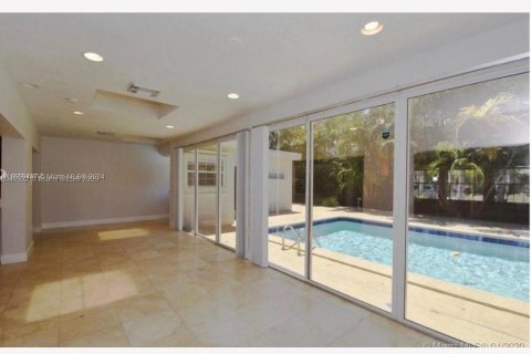 Casa en alquiler en Miami, Florida, 5 dormitorios, 276.85 m2 № 1364822 - foto 7