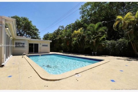 Casa en alquiler en Miami, Florida, 5 dormitorios, 276.85 m2 № 1364822 - foto 4