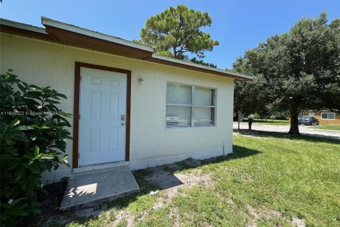 House in St. Lucie, Florida 4 bedrooms, 115.38 sq.m. № 1331132 - photo 2