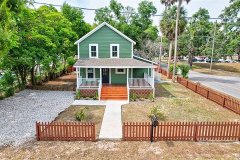 House in DeLand, Florida 4 bedrooms, 150.13 sq.m. № 1191337 - photo 1