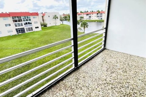 Copropriété à vendre à Sunrise, Floride: 2 chambres, 78.97 m2 № 1304833 - photo 5