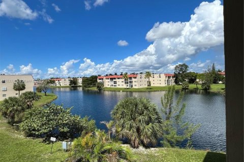 Copropriété à vendre à Sunrise, Floride: 2 chambres, 78.97 m2 № 1304833 - photo 7