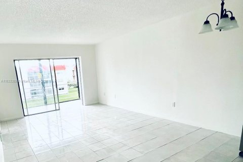 Copropriété à vendre à Sunrise, Floride: 2 chambres, 78.97 m2 № 1304833 - photo 2