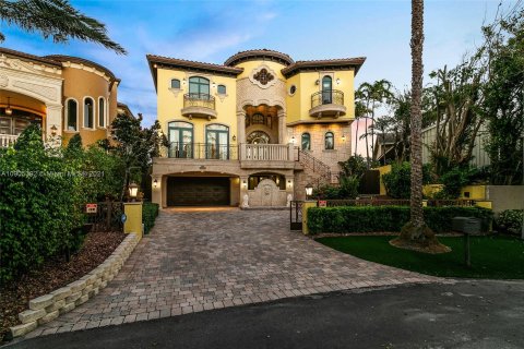 Casa en alquiler en Pompano Beach, Florida, 5 dormitorios, 629.97 m2 № 3196 - foto 1