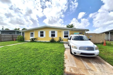 House in North Port, Florida 3 bedrooms, 113.15 sq.m. № 1408112 - photo 1