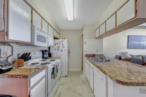 Condo in Kissimmee, Florida, 2 bedrooms  № 1366739 - photo 4