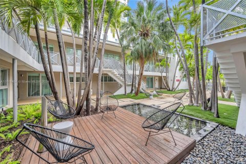 Condo in Miami Beach, Florida, 2 bedrooms  № 1240118 - photo 25