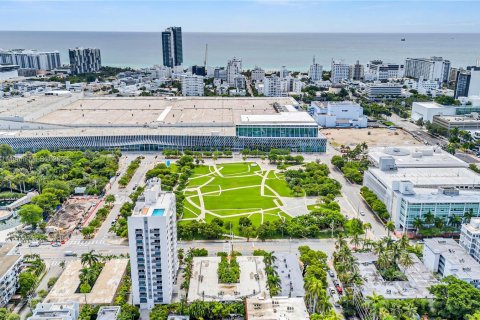 Condo in Miami Beach, Florida, 2 bedrooms  № 1240118 - photo 26