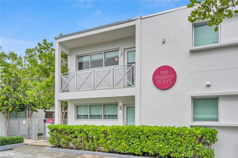 Copropriété à vendre à Miami Beach, Floride: 2 chambres, 75.62 m2 № 1240118 - photo 1