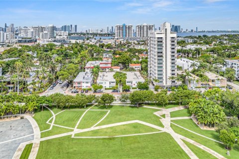 Condo in Miami Beach, Florida, 2 bedrooms  № 1240118 - photo 29