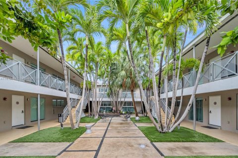 Copropriété à vendre à Miami Beach, Floride: 2 chambres, 75.62 m2 № 1240118 - photo 2