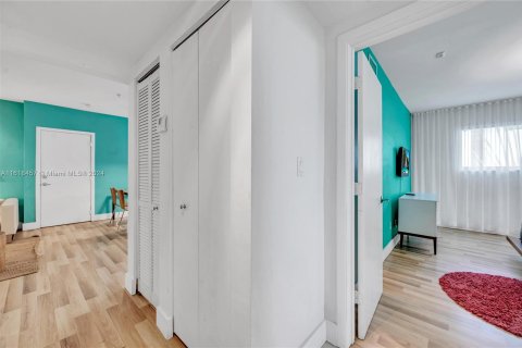 Copropriété à vendre à Miami Beach, Floride: 2 chambres, 75.62 m2 № 1240118 - photo 17