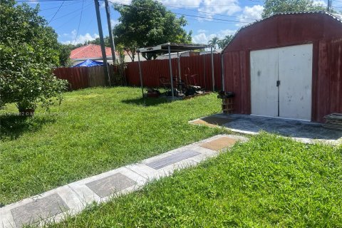 Casa en venta en Hialeah, Florida, 4 dormitorios, 211.26 m2 № 1240122 - foto 26