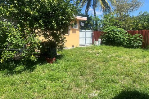 Casa en venta en Hialeah, Florida, 4 dormitorios, 211.26 m2 № 1240122 - foto 24