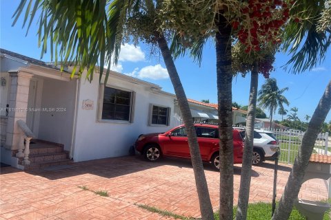 Casa en venta en Hialeah, Florida, 4 dormitorios, 211.26 m2 № 1240122 - foto 6