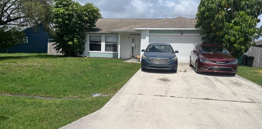 House in Port St. Lucie, Florida 3 bedrooms, 110.18 sq.m. № 1233674