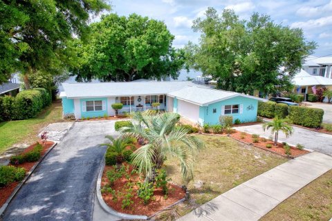 House in Sebring, Florida 4 bedrooms, 258.08 sq.m. № 1247927 - photo 1