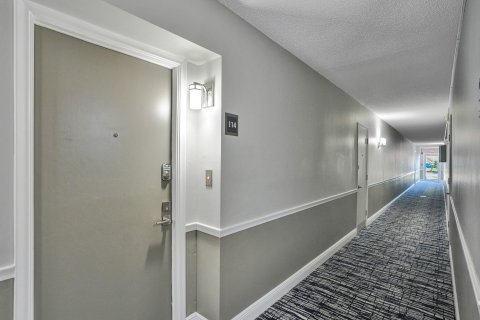 Condo in Wilton Manors, Florida, 2 bedrooms  № 1102175 - photo 23