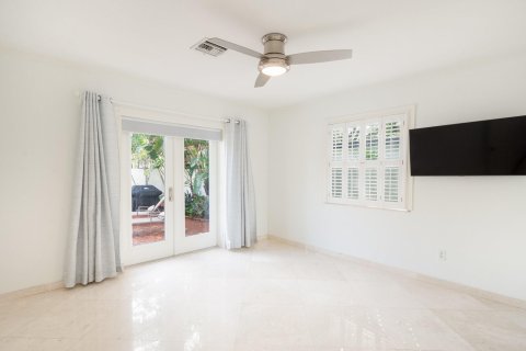 House in Fort Lauderdale, Florida 5 bedrooms, 240.34 sq.m. № 1121195 - photo 20