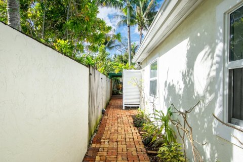 House in Fort Lauderdale, Florida 5 bedrooms, 240.34 sq.m. № 1121195 - photo 15