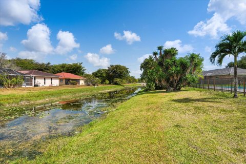 House in Coral Springs, Florida 4 bedrooms, 209.22 sq.m. № 1182994 - photo 1