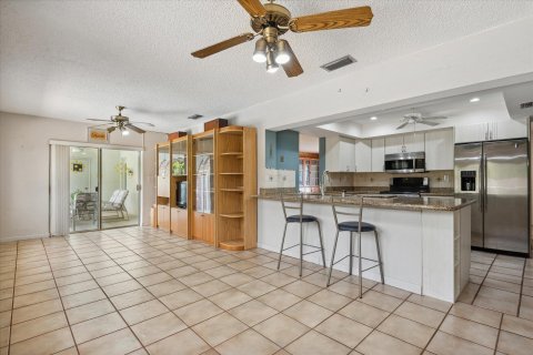 House in Coral Springs, Florida 4 bedrooms, 209.22 sq.m. № 1182994 - photo 17