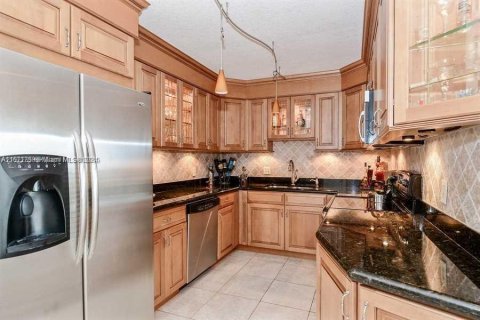 Condo in Hallandale Beach, Florida, 2 bedrooms  № 1393636 - photo 6